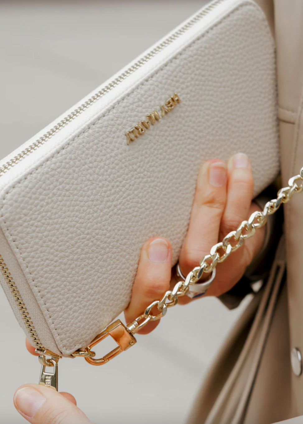 Wallet Classy Chain, Crema Hey Marly